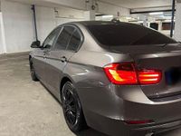 Gebraucht BMW 320 184 PS (135 kW) 2013 Braun Limousine