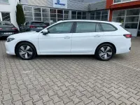 Gebraucht VW Passat Elegance 150 PS (110 kW) 2024 Grau Kombi