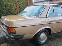 Gebraucht Mercedes E300 88 PS (64 kW) 1980 Gold Limousine