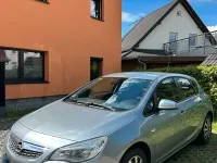 Gebraucht Opel Astra 101 PS (74 kW) 2012 Grau Limousine