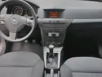 Używany Opel Astra 105 KM (77 kW) 2007 Srebrny Sedan/Limuzyna