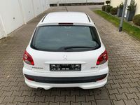 Gebraucht Peugeot 206 73 PS (53 kW) 2009 Weiß Limousine