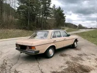 Gebraucht Mercedes 240 70 PS (51 kW) 1983 Beige Limousine