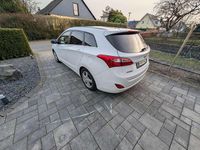 Gebraucht Hyundai i30 Style 135 PS (99 kW) 2015 Weiß Kombi