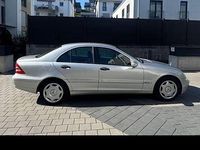 Gebraucht Mercedes 220 194 PS (142 kW) 2003 Silber Limousine