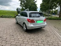 Używany Mercedes B250 211 KM (155 kW) 2013 Srebrny Minivan