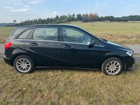 Gebraucht Mercedes B180 122 PS (89 kW) 2014 Schwarz Van / Kleinbus