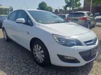 Gebraucht Opel Astra Selection 116 PS (85 kW) 2015 Weiß Limousine