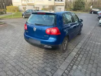 Gebraucht VW Golf V 102 PS (75 kW) 2004 Blau Kleinwagen