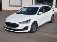 Gebraucht Ford Focus Titanium 125 PS (91 kW) 2023 Weiß Limousine