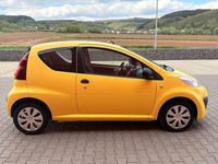 Gebraucht Peugeot 107 Access 68 PS (50 kW) 2012 Jaune citrus Kleinwagen