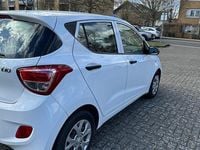 Gebraucht Hyundai i10 67 PS (49 kW) 2016 Silber Kleinwagen
