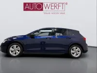 Gebraucht VW Golf VIII Life 150 PS (110 kW) 2023 Atlantik blue metallic Limousine