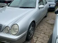 Używany Mercedes E320 197 KM (144 kW) 2000 Srebrny Sedan/Limuzyna
