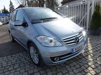 Gebraucht Mercedes A180 Elegance 116 PS (85 kW) 2010 Blau Van / Kleinbus