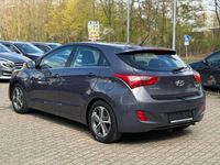 Gebraucht Hyundai i30 Trend 135 PS (99 kW) 2015 Thunder grey Limousine