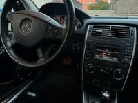 Gebraucht Mercedes B200 140 PS (102 kW) 2009 Silber Van / Kleinbus
