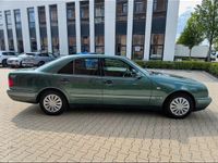 Gebraucht Mercedes E230 Classic 150 PS (110 kW) 1996 Grün Limousine