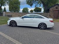 Gebraucht Mercedes E220 AMG line 170 PS (125 kW) 2017 Weiß Coupé