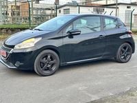 Gebraucht Peugeot 208 Active 68 PS (50 kW) 2014 Schwarz Kleinwagen