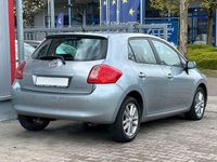 Gebraucht Toyota Auris 124 PS (91 kW) 2009 Medium silver metallic Kleinwagen