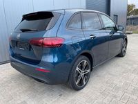 Gebraucht Mercedes B250e Night 163 PS (119 kW) 2023 Blau Van / Kleinbus