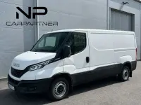 Second-hand Iveco Daily 136 CP (100 kW) 2022 Alb Monovolum