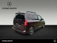 Gebraucht Mercedes T180 Progressive 116 PS (85 kW) 2024 Rot Van / Kleinbus