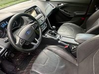 Używany Ford Focus Titanium 120 KM (88 kW) 2015 Czerwony Sedan/Limuzyna