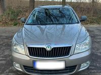 Usado Skoda Octavia 122 HP (89 kW) 2013 Amarelo Carrinha