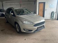 Gebraucht Ford Focus Business Edition 101 PS (74 kW) 2015 Grau Limousine