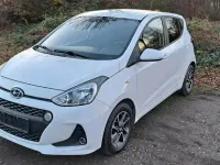 Gebraucht Hyundai i10 67 PS (49 kW) 2017 Weiß Kleinwagen