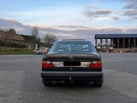 Gebraucht Mercedes E260 160 PS (117 kW) 1989 Blau Limousine
