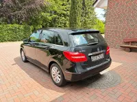 Gebraucht Mercedes B180 122 PS (89 kW) 2013 Schwarz Kleinwagen