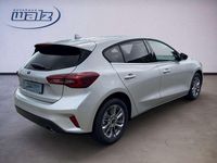 Gebraucht Ford Focus Titanium 125 PS (91 kW) 2025 Polarsilber Limousine