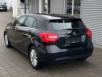 Gebraucht Mercedes A180 122 PS (89 kW) 2013 Schwarz Limousine