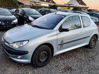 Gebraucht Peugeot 206 Tendance 75 PS (55 kW) 2004 Silber Limousine