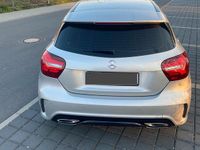 Gebraucht Mercedes A180 AMG line 122 PS (89 kW) 2018 Silber Limousine