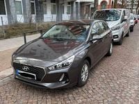 Gebraucht Hyundai i30 Select 110 PS (80 kW) 2018 Braun Limousine