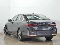 Gebraucht BMW 530e 299 PS (219 kW) 2024 Sophistograu brillanteffekt Limousine