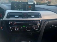 Gebraucht BMW 320 163 PS (119 kW) 2016 Schwarz Kombi