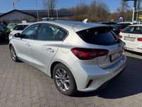 Gebraucht Ford Focus Titanium 125 PS (91 kW) 2023 Silber Limousine
