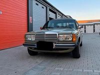 Gebraucht Mercedes E230 136 PS (100 kW) 1981 Grün Limousine
