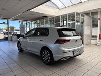 Gebraucht VW Golf VIII Active 110 PS (80 kW) 2023 Silber metallic Limousine
