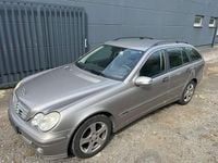 Gebraucht Mercedes C200 122 PS (89 kW) 2005 Cubanitsilber  metallic Kombi