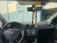 Gebraucht Ford Fiesta 59 PS (43 kW) 2005 Blau Kleinwagen