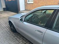 Second-hand Mercedes E220 150 CP (110 kW) 2002 Argintiu Berlinǎ