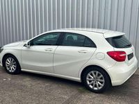 Gebraucht Mercedes A180 Style 122 PS (89 kW) 2015 Weiß Kleinwagen