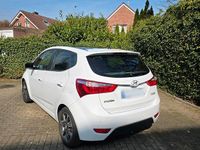 Gebraucht Hyundai ix20 125 PS (91 kW) 2019 Weiß Kleinwagen