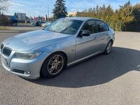Gebraucht BMW 318 143 PS (105 kW) 2009 Blau Limousine
